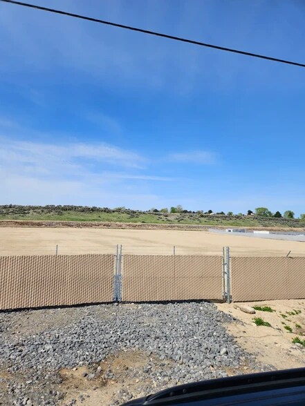 6153 W Gowen Rd, Boise, ID à louer - Photo du bâtiment - Image 3 de 7