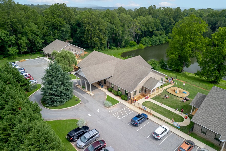 1071 Woodberry Square Pl, Lynchburg, VA for sale - Primary Photo - Image 1 of 34