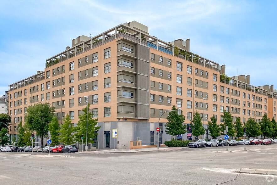 Calle Azofra, Madrid, Madrid for lease - Primary Photo - Image 1 of 2