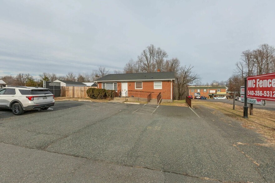 696-702 Warrenton Rd, Fredericksburg, VA à louer - Photo du bâtiment - Image 3 de 7