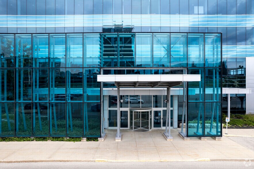 50 Westmount Rd N, Waterloo, ON à louer - Photo du bâtiment - Image 3 de 5