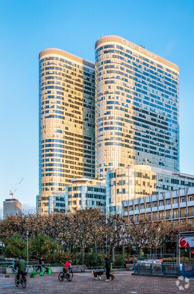 100-110 Esplanade Du Général De Gaulle, Courbevoie à louer - Photo du bâtiment - Image 3 de 6