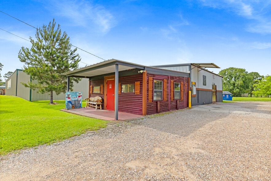 12097 FM 830 Rd, Willis, TX for sale - Building Photo - Image 3 of 28