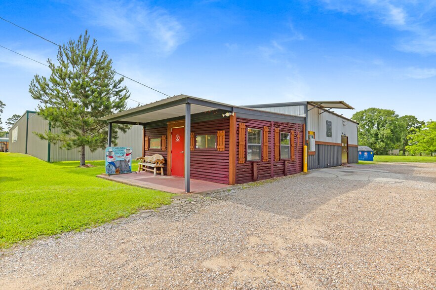 12097 FM 830 Rd, Willis, TX à vendre - Photo du bâtiment - Image 3 de 28
