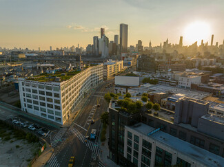 The Standard Motor Products Building - Services immobiliers commerciaux