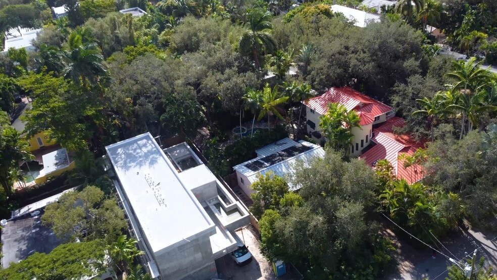 2496-2490 ABACO AVE portefeuille de 2 propriétés à vendre sur LoopNet.ca - Vidéo sur l’inscription commerciale - Image 2 de 3