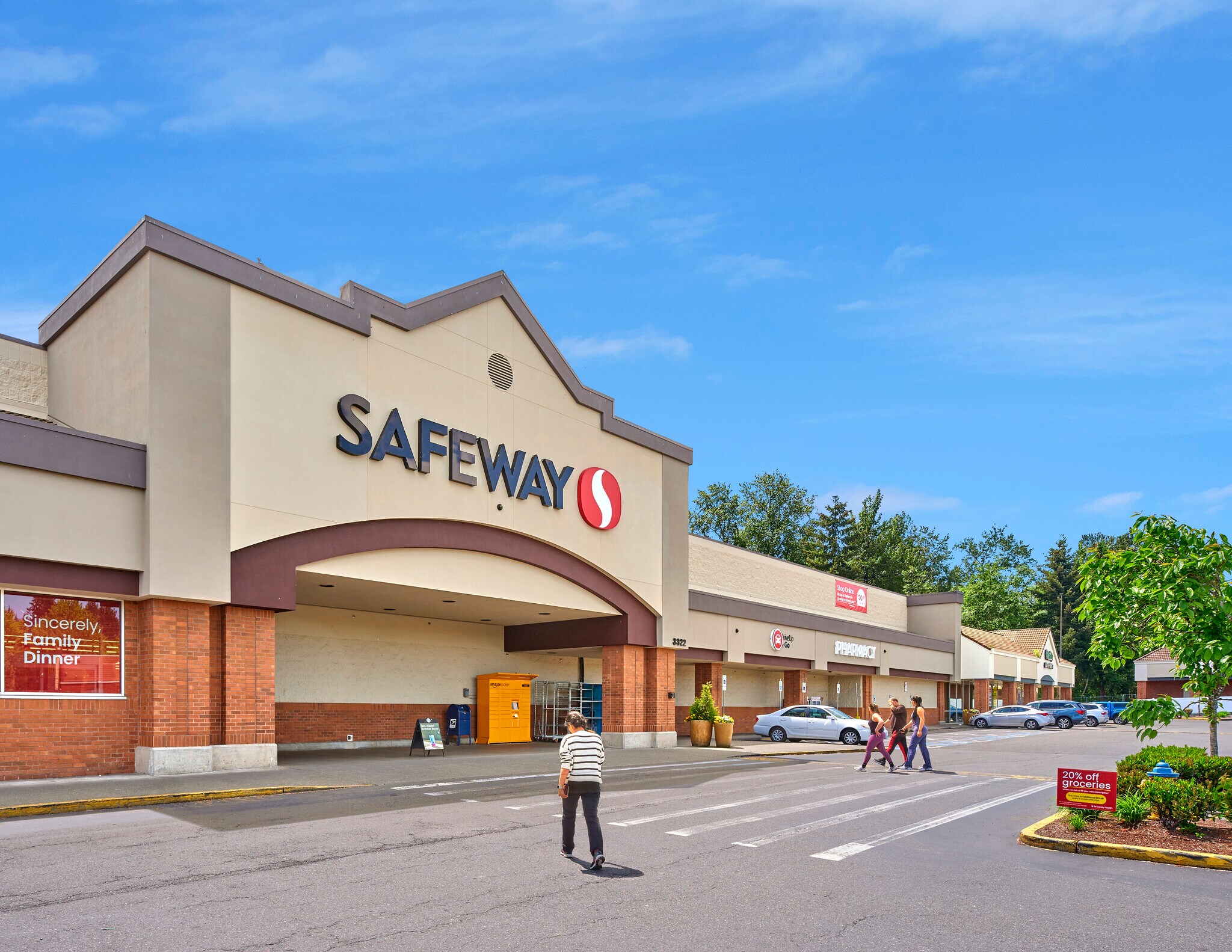 Thomas Lake Center portefeuille de 5 propriétés à vendre sur LoopNet.ca Photo principale- Image 1 de 12