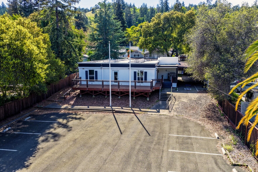 21249 Geyserville Ave, Geyserville, CA for lease - Primary Photo - Image 1 of 4