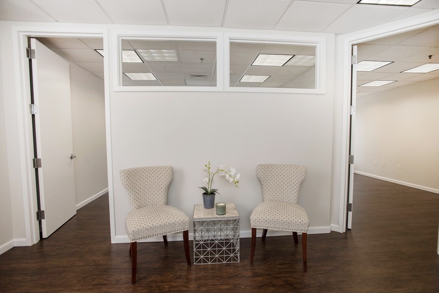 59-67 Elm St, New Canaan, CT for lease - Building Photo - Image 3 of 17