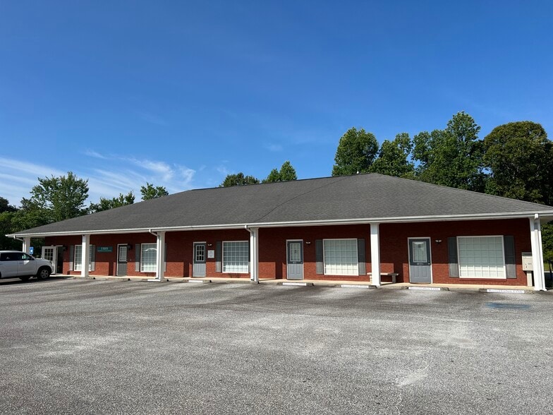 166 Commerce Pky, Cornelia, GA for lease - Primary Photo - Image 1 of 7