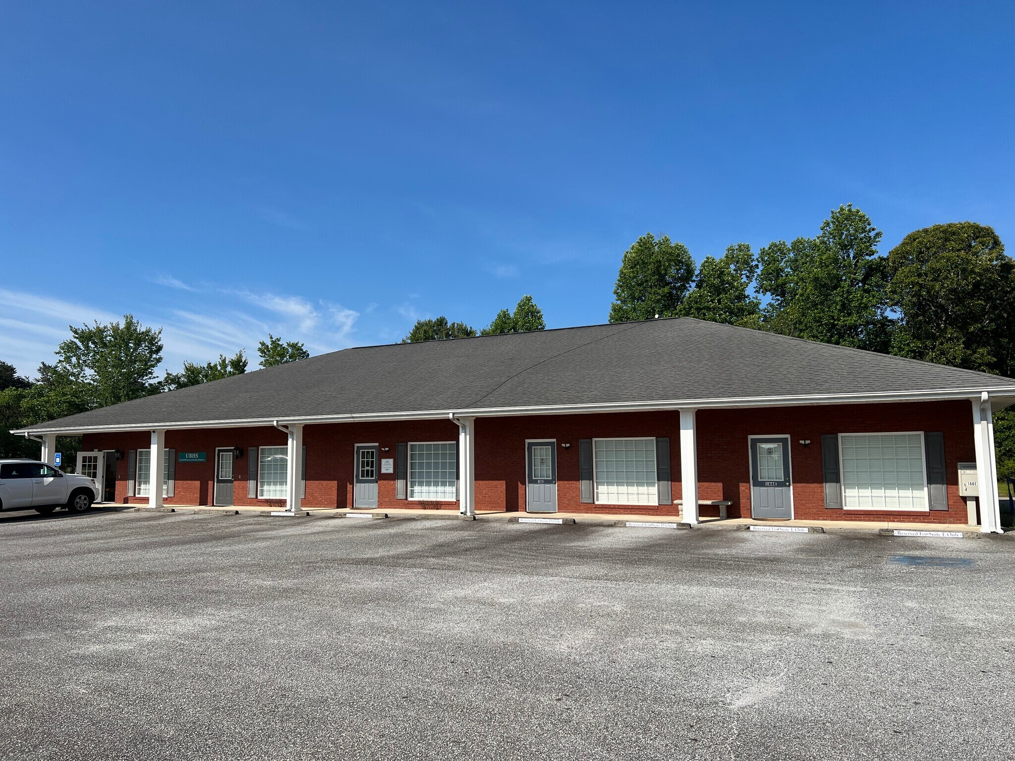 166 Commerce Pky, Cornelia, GA for lease Primary Photo- Image 1 of 8
