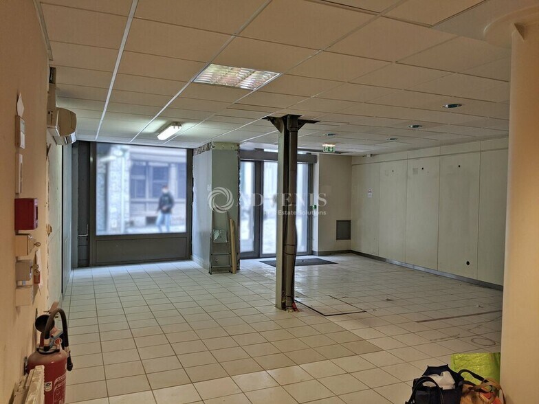 Retail in Orléans for lease - Building Photo - Image 2 of 7
