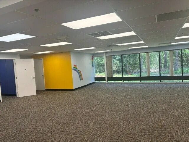 27600 Northwestern Hwy, Southfield, MI à louer - Photo intérieure - Image 3 de 7