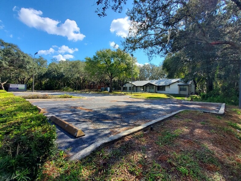 113 W Chapman Rd, Oviedo, FL à louer - Photo du bâtiment - Image 2 de 5