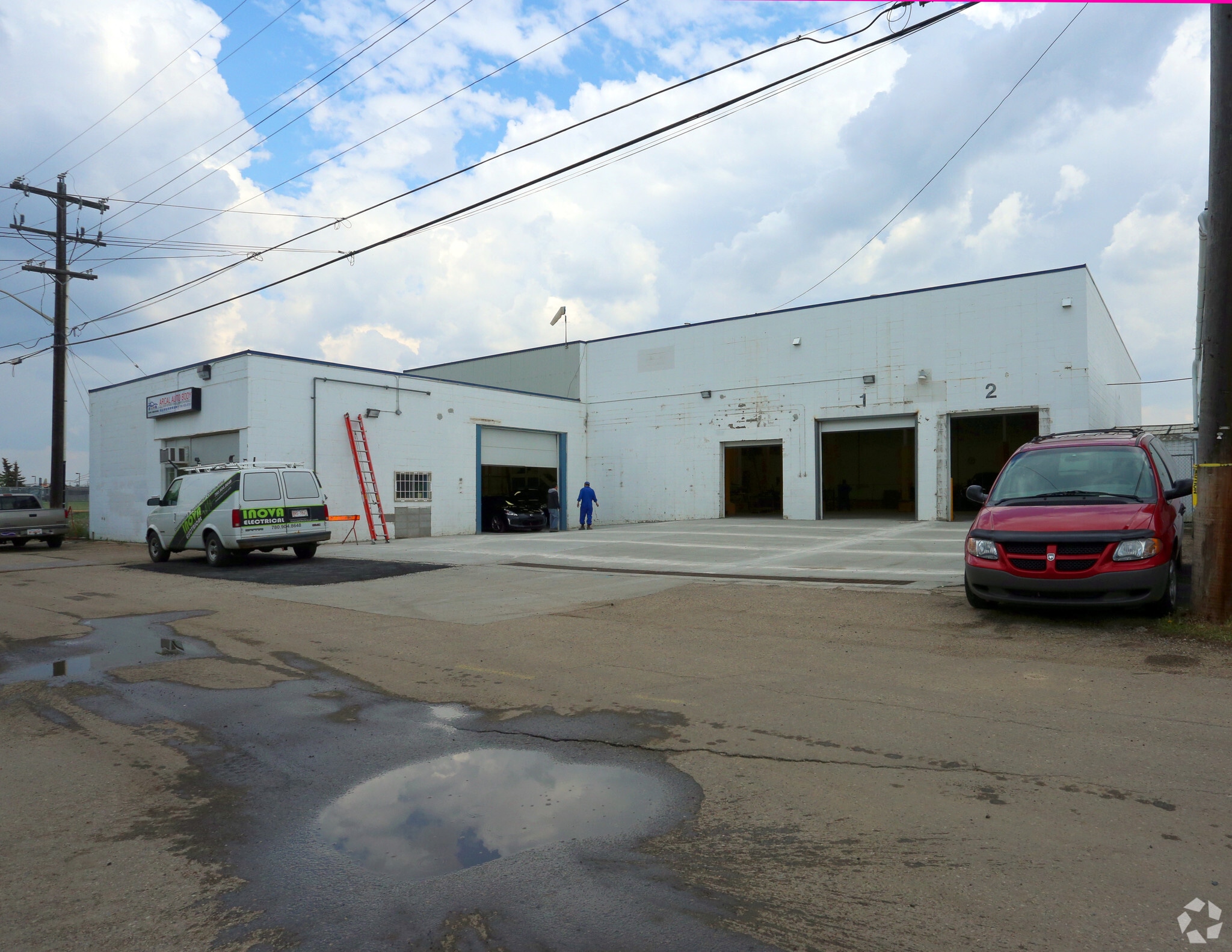 2 Bldgs, Co. & Equip portefeuille de 2 propriétés à vendre sur LoopNet.ca Photo du bâtiment- Image 1 de 3