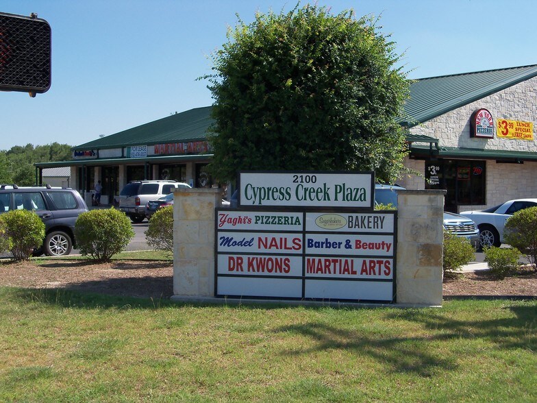 2100 Cypress Creek Rd, Cedar Park, TX à louer - Photo du bâtiment - Image 2 de 2