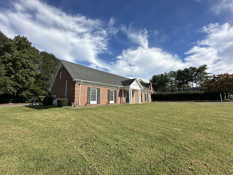 238 Wilmot Dr, Gastonia, NC for sale - Building Photo - Image 2 of 12