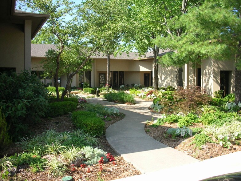 5212-5232 E 69th Pl, Tulsa, OK à louer - Photo du bâtiment - Image 1 de 3