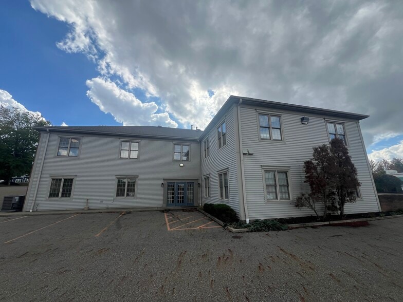 971 E Turkeyfoot Lake Rd, Akron, OH for lease - Building Photo - Image 2 of 2