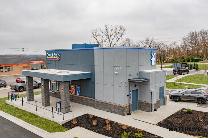 600 W Main St, Branson, MO à vendre - Photo du bâtiment - Image 2 de 5