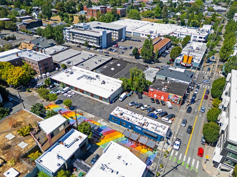 2705-2717 SE Ankeny St, Portland, OR à vendre - Photo du bâtiment - Image 2 de 8