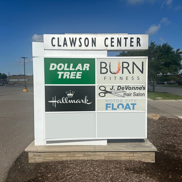 1219 W 14 Mile Rd, Clawson, MI for lease - Building Photo - Image 2 of 6
