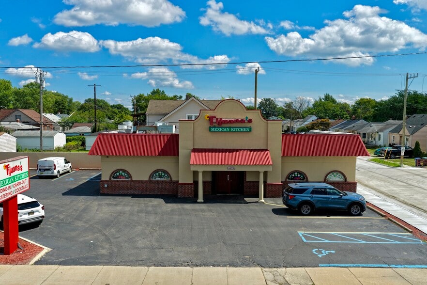 1679-1681 Dix Hwy, Lincoln Park, MI for sale - Building Photo - Image 2 of 36