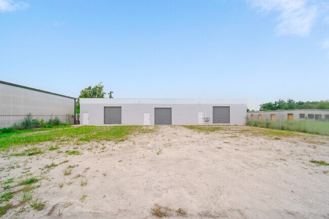 Plus de détails pour 3559 Veronica S Shoemaker Blvd, Fort Myers, FL - Industriel à louer