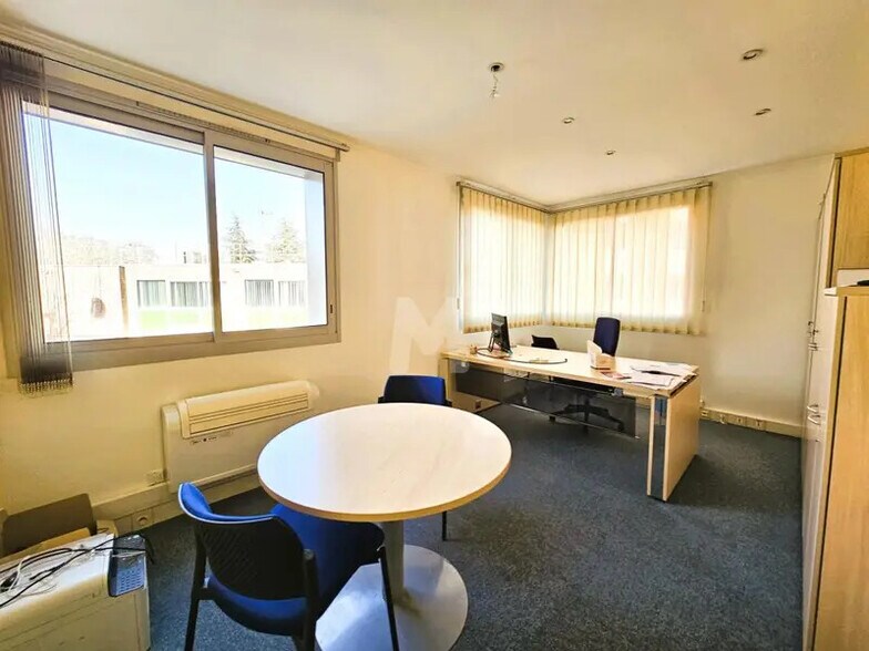 Office in Lisses for lease - Interior Photo - Image 2 of 10