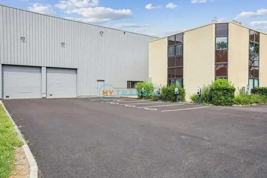 Industrial in Lisses for lease - Building Photo - Image 3 of 17