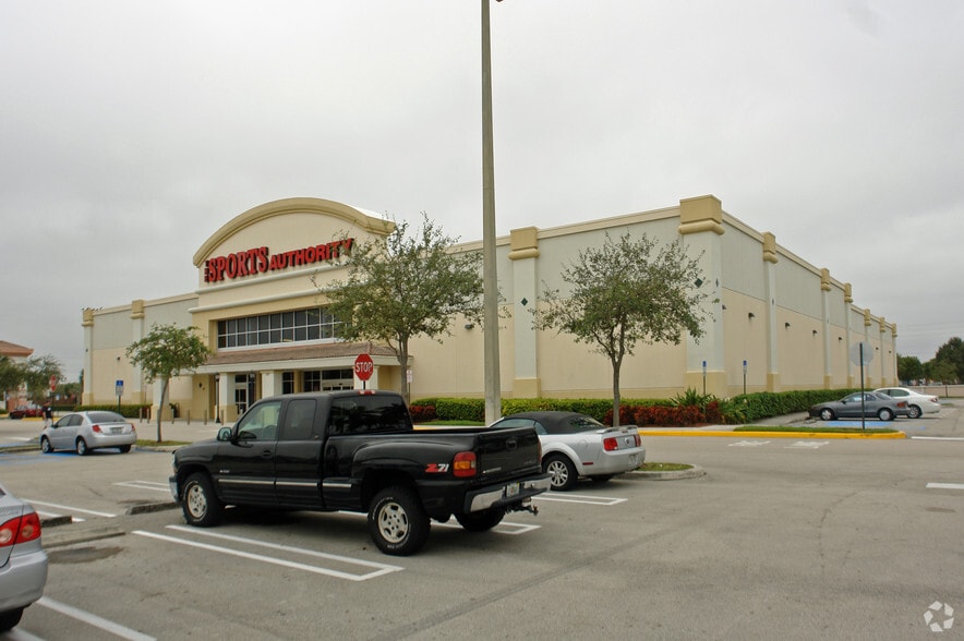 333-399 N Congress Ave, Boynton Beach, FL for lease - Primary Photo - Image 2 of 8