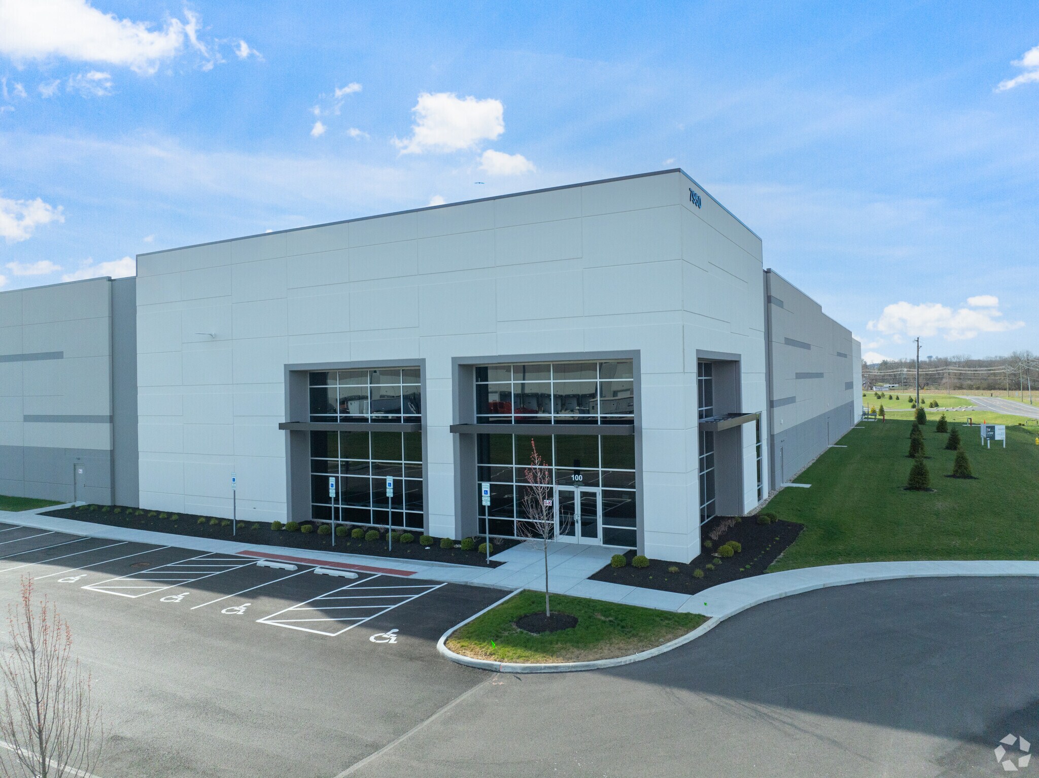 8202 Seward Rd, Hamilton, OH à louer Photo du bâtiment- Image 1 de 12