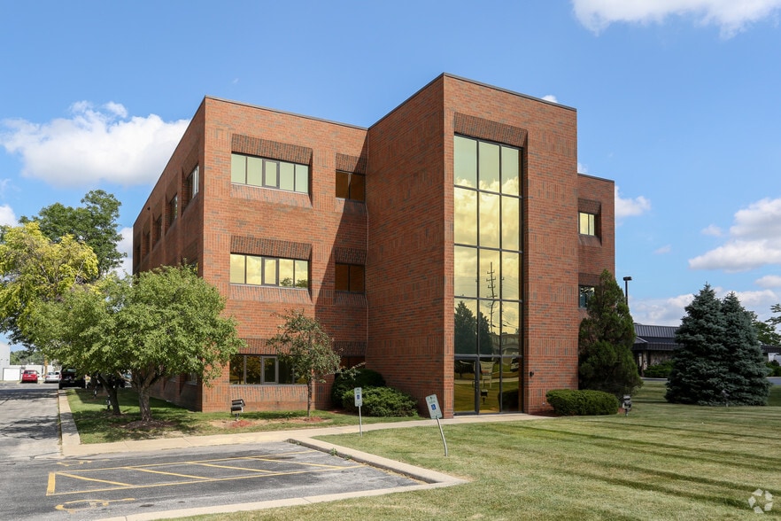 3636 N 124th St, Wauwatosa, WI à vendre - Photo du bâtiment - Image 1 de 7