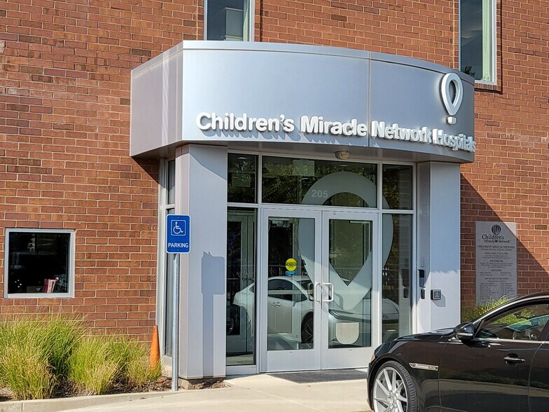 205 W 700 S, Salt Lake City, UT à vendre - Photo du bâtiment - Image 3 de 43