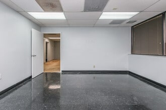 3115 NW 10th Ter, Oakland Park, FL for lease Interior Photo- Image 2 of 7