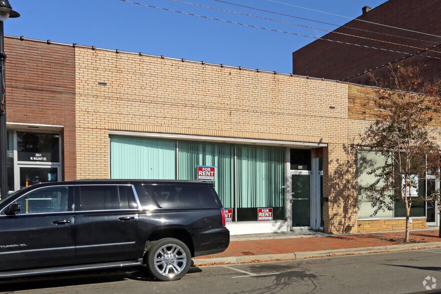 221 W Walnut St, Goldsboro, NC à louer - Photo du bâtiment - Image 2 de 3