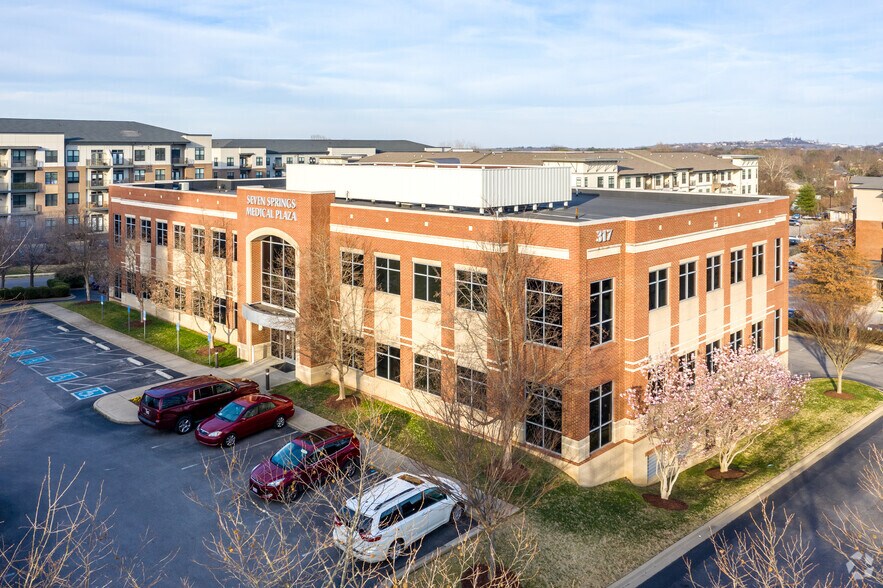 317 Seven Springs Way, Brentwood, TN à louer - Photo du bâtiment - Image 2 de 7