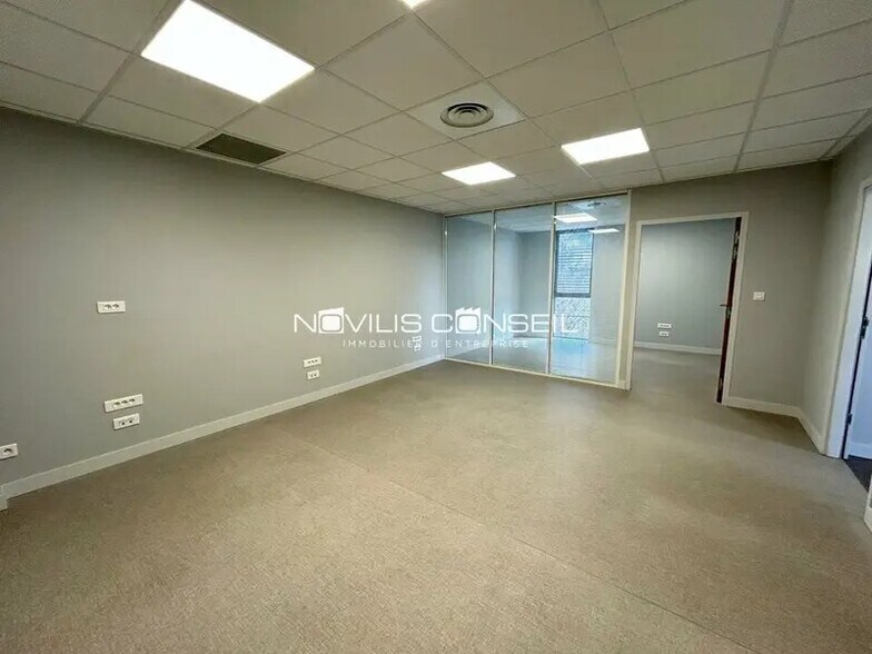 Office in Toulouse for lease - Building Photo - Image 2 of 5