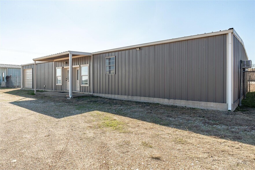1497 W Highway 67, Glen Rose, TX à louer - Photo du bâtiment - Image 3 de 22