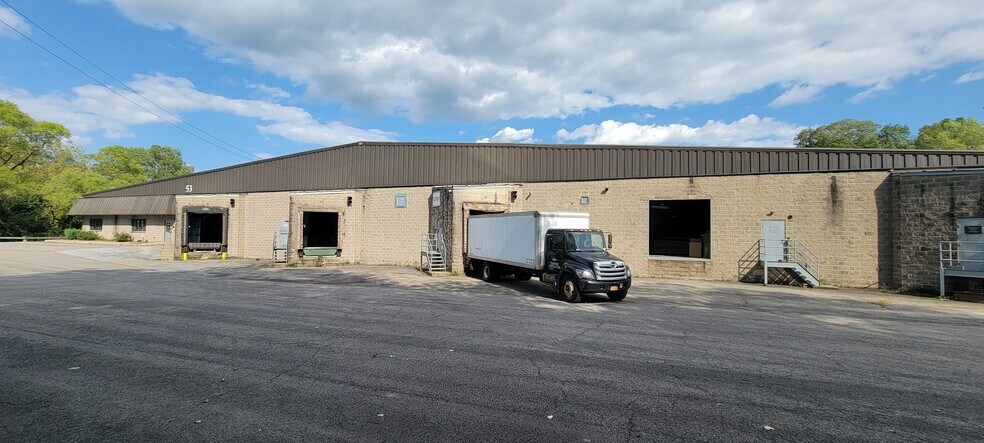 53 Smith Rd, Middletown, NY à vendre - Photo du bâtiment - Image 3 de 9