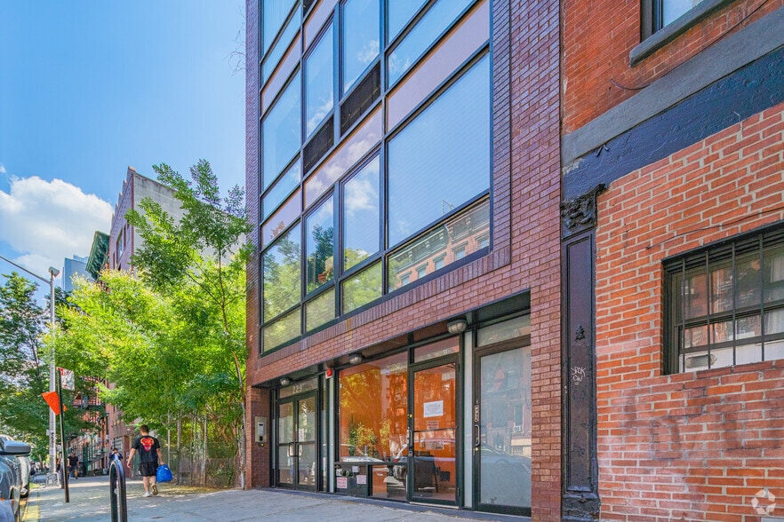 229 E 2nd St, New York, NY for sale - Building Photo - Image 2 of 14