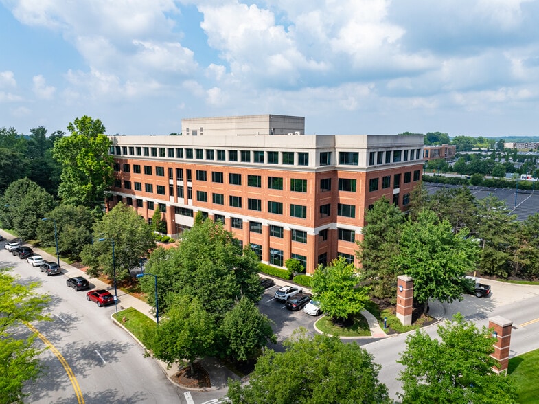 1 Easton Oval, Columbus, OH à louer - Photo du bâtiment - Image 2 de 3