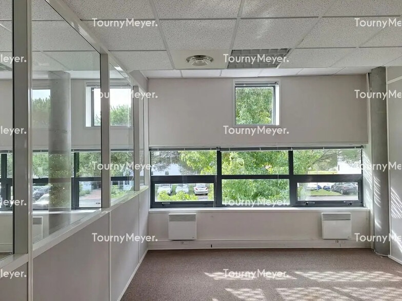 Office in Mérignac for lease - Interior Photo - Image 2 of 7