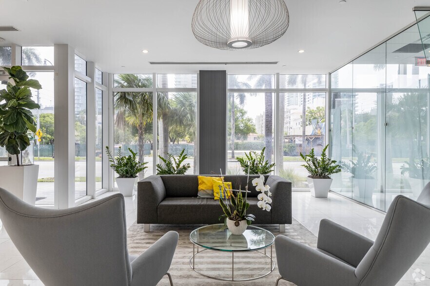 3050 Biscayne Blvd, Miami, FL à louer - Hall d’entrée - Image 3 de 13