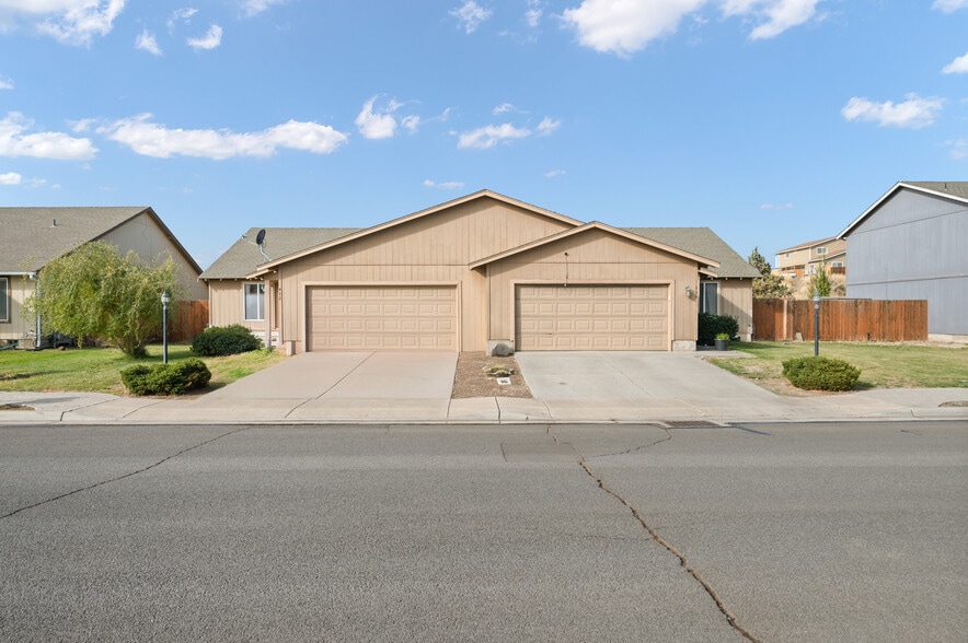 Leisek Way Units portfolio of 10 properties for sale on LoopNet.ca - Building Photo - Image 3 of 6