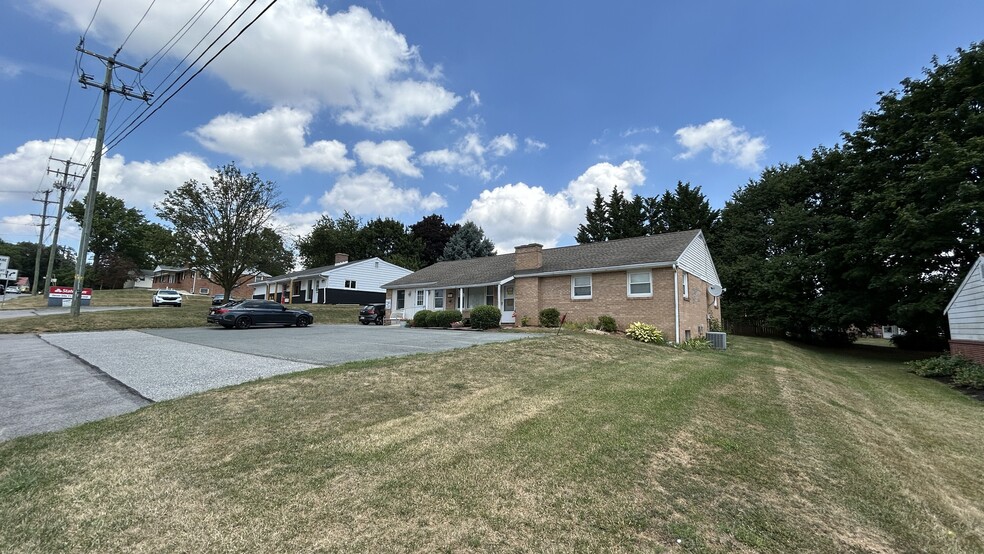 825 Edgewood Rd, York, PA for lease - Building Photo - Image 2 of 19