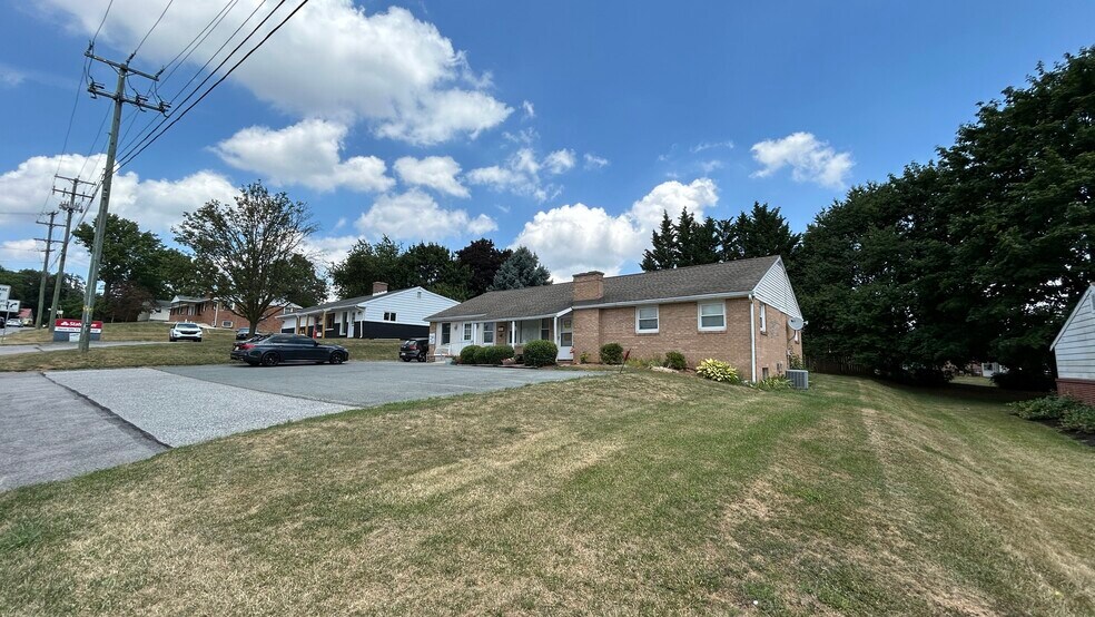 825 Edgewood Rd, York, PA à louer - Photo du bâtiment - Image 2 de 19