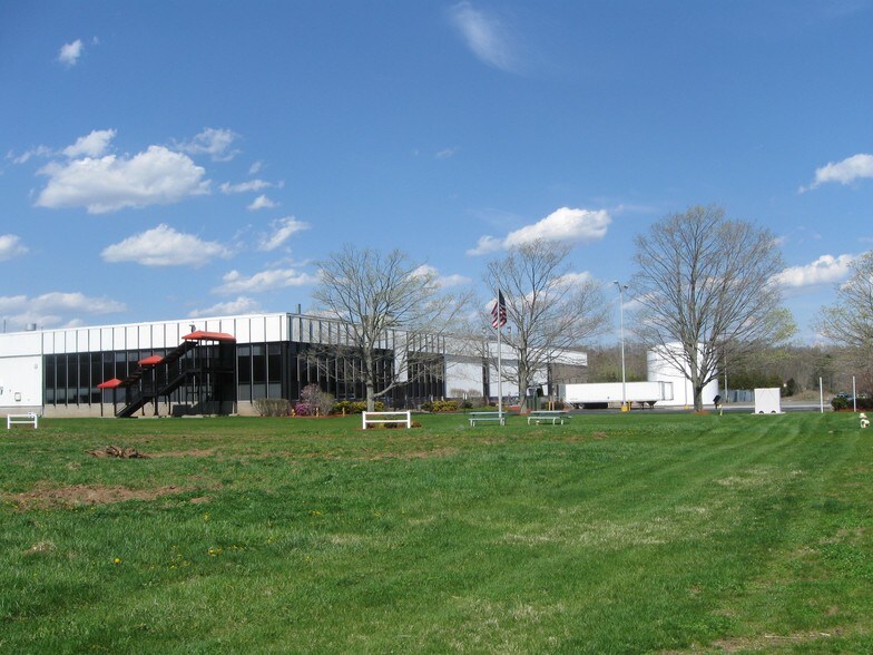 385 Long Hill Rd, Guilford, CT à vendre - Photo du bâtiment - Image 2 de 2