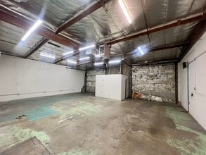 7823-41 Noble Ave, Van Nuys, CA for lease Interior Photo- Image 2 of 6