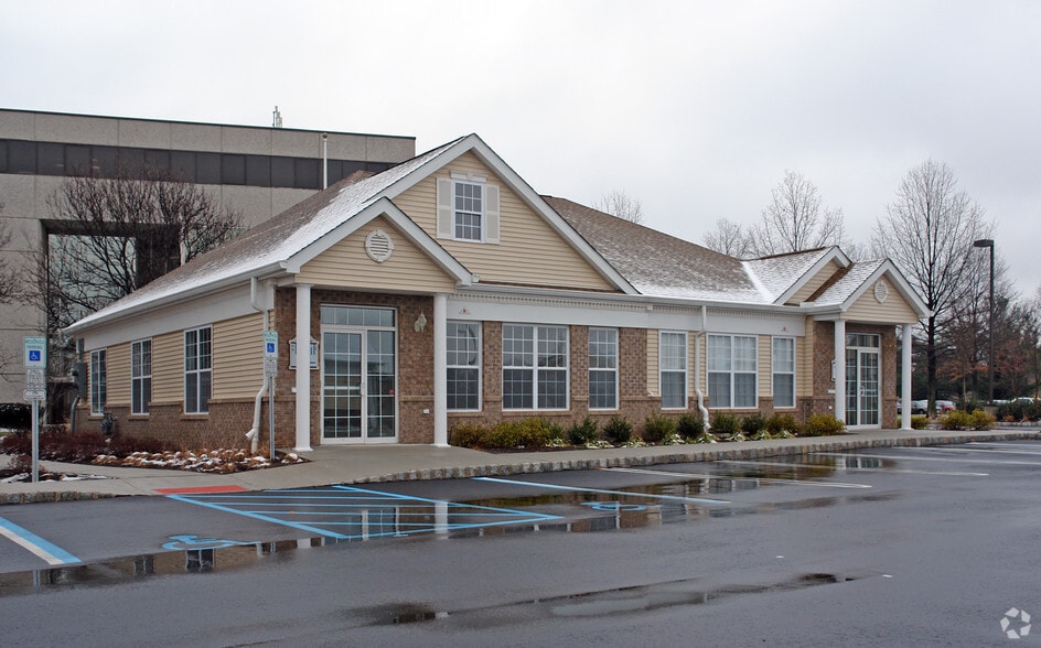 7-10 Wills Way, Piscataway, NJ à vendre - Photo du bâtiment - Image 3 de 12